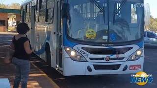 N&uacute;mero de &ocirc;nibus diminui e usu&aacute;rios reclamam da falta de informa&ccedil;&atilde;o