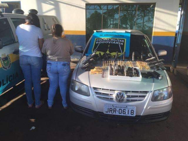 Mulheres s&atilde;o presas transportando armas em tanque de combust&iacute;vel