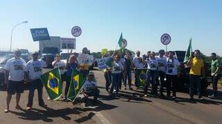 Manifestantes fazem parte de um grupo criado para protestar contra o governo Dilma Roussef.(Foto: Perfil News)