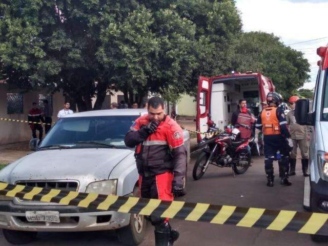 Homem morre dentro de caminhonete e filho fica preso em ve&iacute;culo