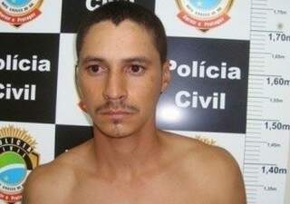 A Polícia faz buscas em uma mata onde José Osmar Freitas estaria escondido. (Foto: Divulgação)