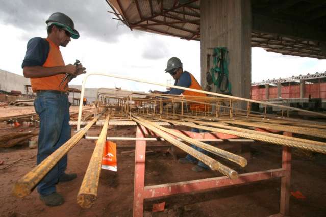 Ind&uacute;stria fechou 4,5 mil vagas de emprego em oito meses deste ano