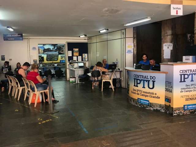 Sem fila, atendimento &eacute; r&aacute;pido no &uacute;ltimo plant&atilde;o do IPTU com desconto 