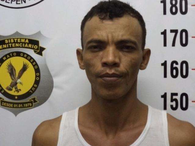Um suspeito morre e outro foge em troca de tiros com a PM 