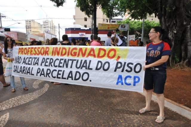 Tribunal de Justi&ccedil;a manda que 80% dos professores voltem ao trabalho