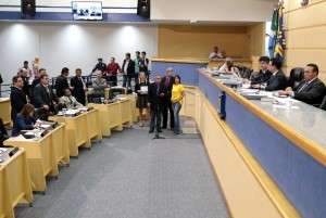 C&acirc;mara Municipal discute seguran&ccedil;a nas escolas e projeto de moradias