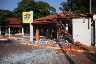 Com a explosão, o local ficou completamente destruído (Foto: Marcos Ermínio) 