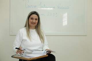 Professora Carolina dos Santos Macário formada em Letras e especialista em redação do Enem(Foto: Kisie Ainoã)