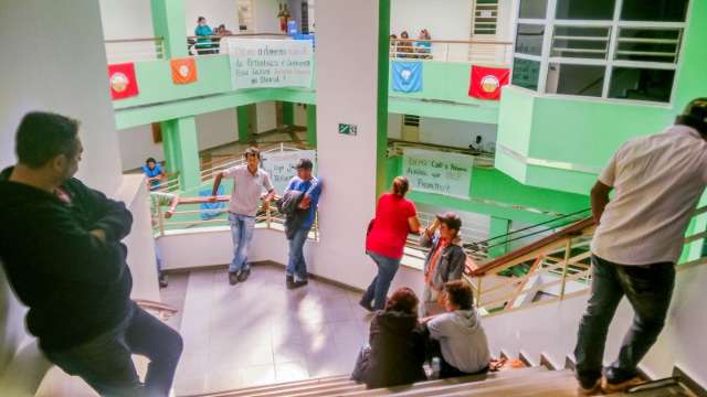 Na 3&ordf; invas&atilde;o do ano, 300 fam&iacute;lias acampam em pr&eacute;dio do Incra