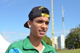 Mateus Espíndola, 18 anos, sonha ser atleta profissional e vencer a Corrida São Silvestre (Foto: Vanessa Tamires)