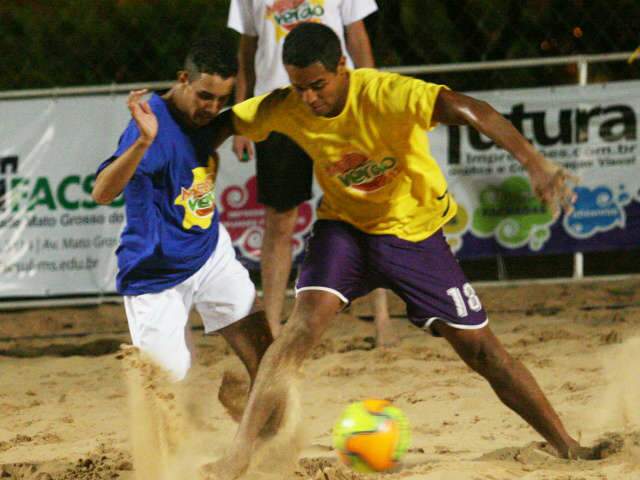  Torneio de beach soccer segue com dois jogos hoje na pra&ccedil;a Belmar Fidalgo