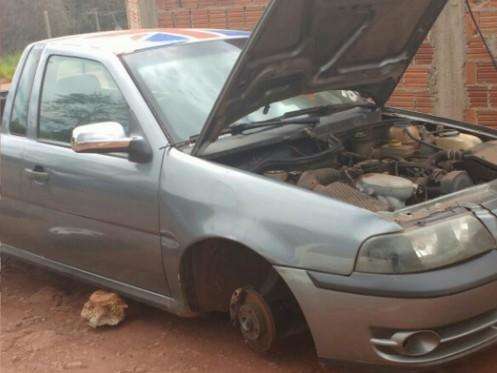 Bandidos &ldquo;depenam&rdquo; picape e abandonam carro no Bosque das Araras