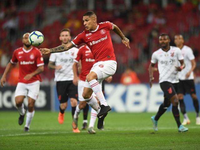 Internacional sai na frente, mas Athletico-PR alcance empate de 1 a 1