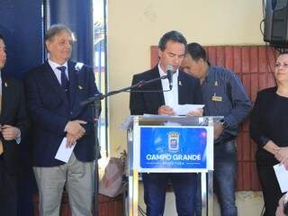Prefeito de Campo Grande, Marquinhos Trad, durante discurso no evento sobre trânsito. (Foto: Marina Pacheco).