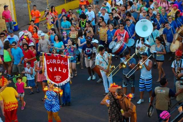 A 4 meses do Carnaval, j&aacute; tem grito de folia neste s&aacute;bado com Calcinha Molhada