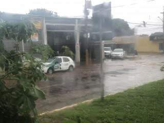 Chuva cai acompanhada de granizo na regi&atilde;o sul de Campo Grande