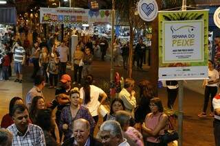 Visitantes lotaram a Feira Central na abertura do evento. (Foto: Gerson Walber)