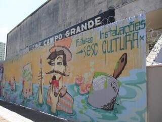 Coberto por tapumes grafitados, Sesc Cultura começa obra no segundo semestre. (Foto: Marcos Ermínioo)