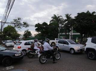 Fuja do congestionamento: obra na Euclides da Cunha tumultua Rua Goi&aacute;s