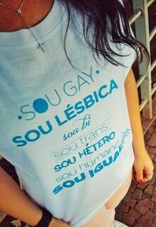 &quot;Sou gay, sou lésbica, sou bi, sou trans, sou hétero, sou humano, sou igual&quot;.
