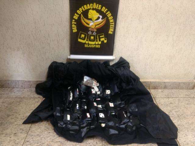 Pol&iacute;cia acha 2,5 kg de skunk em &ocirc;nibus de viagem e dono de mala desaparece