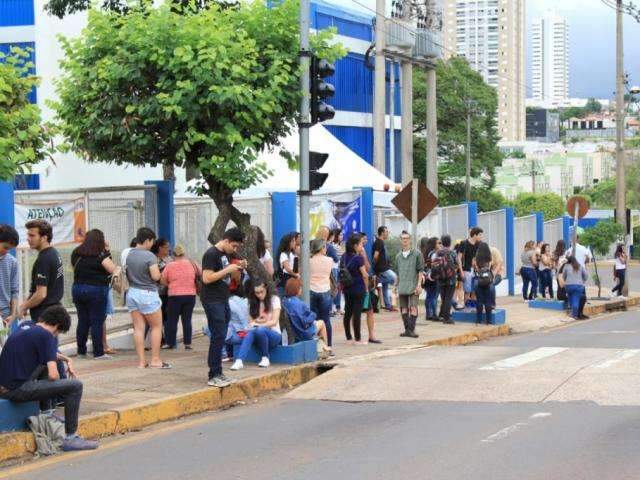 Programe-se: port&otilde;es para o Enem abrem &agrave;s 11h e caneta s&oacute; de tinta preta