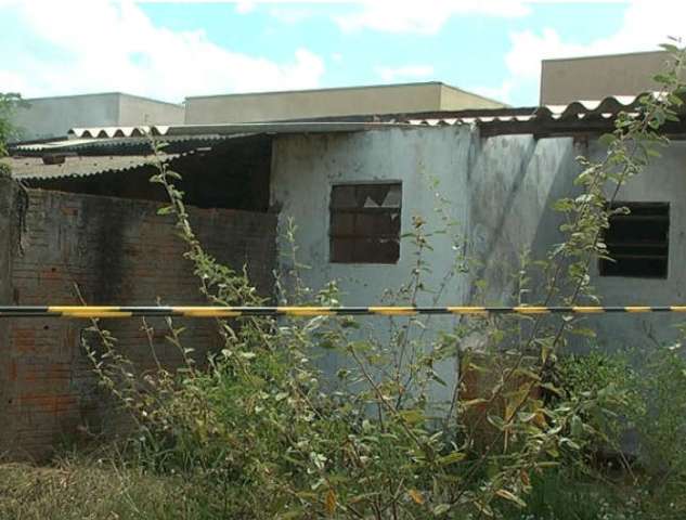 Casa abandonada onde morador de rua de 46 anos foi atacado &eacute; incendiada 