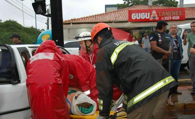  Mulher ferida em acidente em cruzamento na Capital recebe alta de hospital