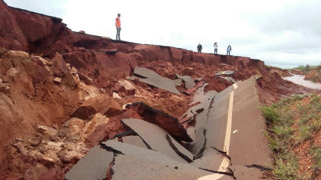 Governo e bancada v&atilde;o contribuir na recupera&ccedil;&atilde;o de estragos da chuva