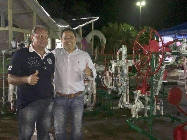 Deputado entrega academias ao ar livre e ouve demandas em Rio Verde