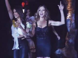 No vídeo, seis lindas modelos dançam, levantam seus copos, e seduzem aos espectadores. (foto: Reprodução)