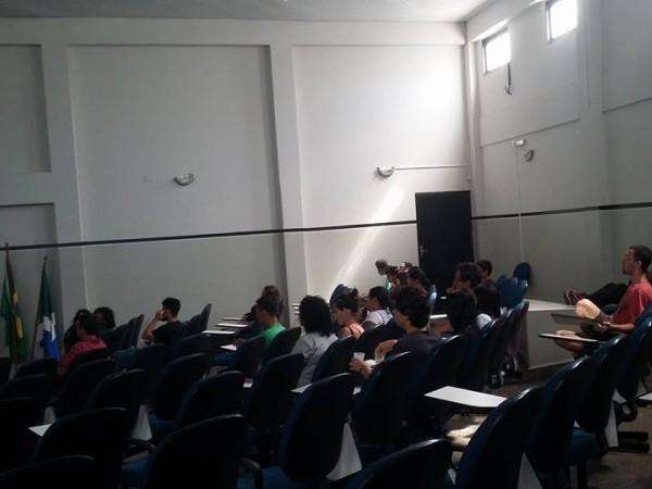 Fazer Enem depois da maioria n&atilde;o garante nota boa, dizem professores 