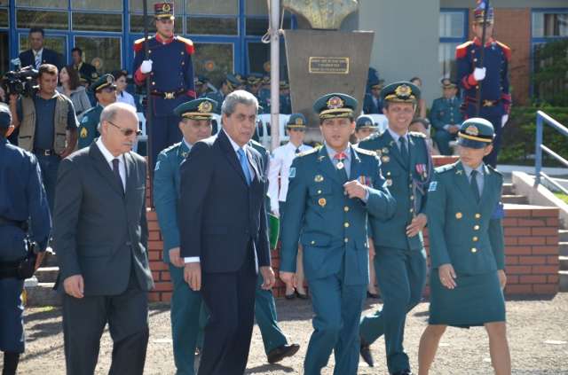 Governador descarta alugar viaturas para PM atender ocorr&ecirc;ncias  