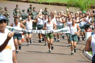 Militares incentivaram população a participar de evento no Parque das Nações Indígenas. (Foto:Marcelo Calazans)