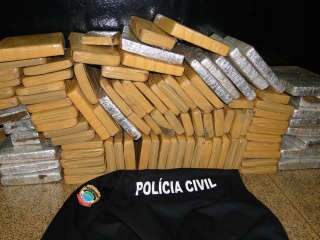  Pol&iacute;cia procura moto e encontra 150 kg de maconha