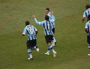  Com gol de Elano, Grêmio vence clássico contra Internacional em pleno Beira-Rio