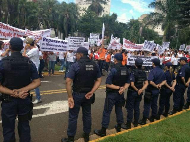 C&acirc;mara pode aprovar uso de armas por guardas municipais na Capital