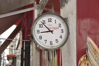 Relógio deve ser atrasado em uma hora na madrugada de sábado para domingo. (Foto: Marcelo Calazans)