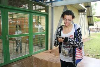 Estudante chegou após o fechamento dos portões na UFMS (Foto: Marcos Ermínio)
