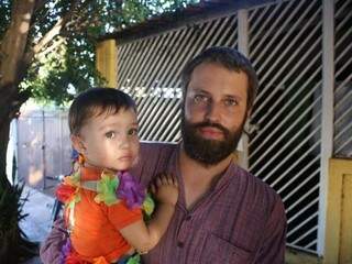 Mathias com o filho Martin, de 1 ano (Foto: Paulo Francis)