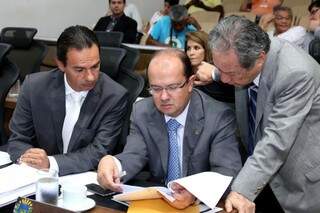 Marquinhos e Rinaldo apresentaram emendas ao projeto, que volta para análise da CCJR (Foto: Assessoria/ALMS)