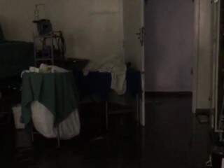 Centro cirúrgico da Santa Casa também foi atingido por temporal (Foto: Direto das Ruas)