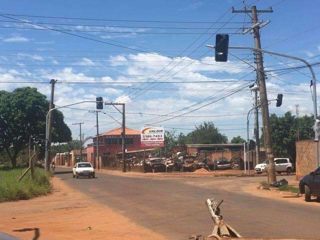 Rua da Divis&atilde;o ganha sem&aacute;foro, mas pedestre fica sem faixa de seguran&ccedil;a