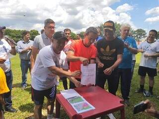 Dinheiro do pr&eacute;-sal cai na conta, mas uso &eacute; restrito, diz prefeito 