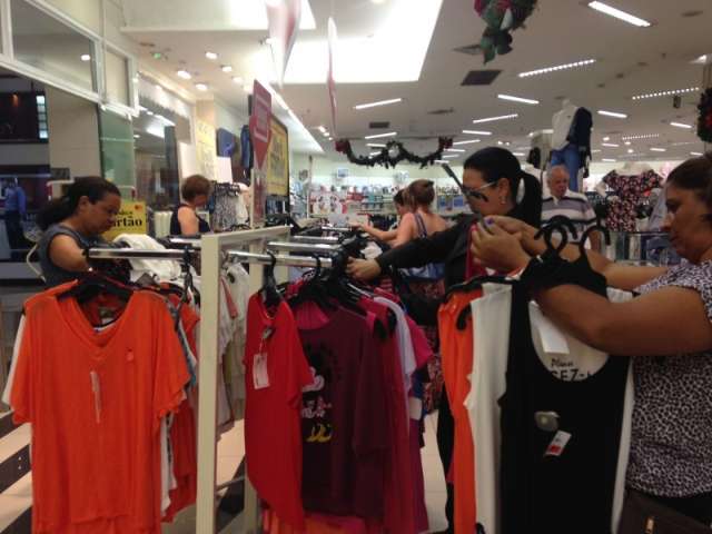 Shoppings aderem &agrave;s promo&ccedil;&otilde;es, mas movimento de vendas &eacute; fraco