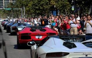 Evento reúne 50 Lamborghinis para comemorar 50 anos da marca
