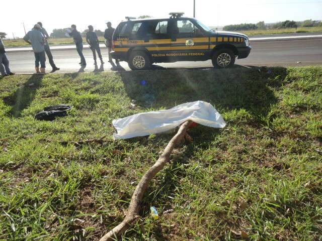  Idoso &eacute; encontrado morto &agrave; paulada na BR-163 em Caarap&oacute;