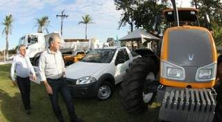 Reinaldo esteve ontem à tarde em Batayporã para entregar veículos (Foto: Assessoria/Chico Ribeiro)