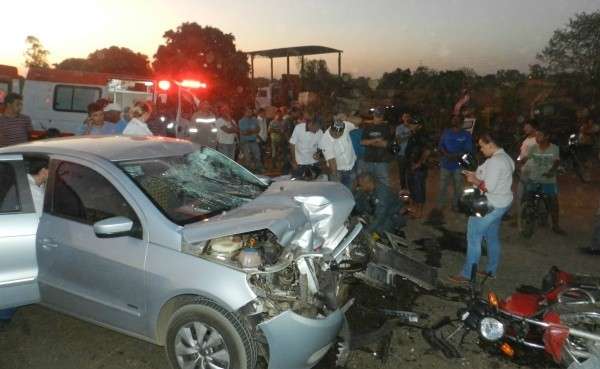 Colis&atilde;o deixa dois homens feridos em estado grave na BR-262