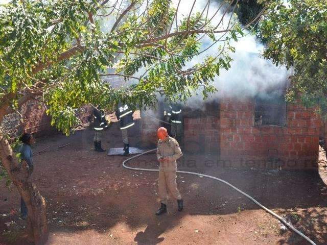 Homem incendeia resid&ecirc;ncia da ex-mulher ap&oacute;s fim de relacionamento 